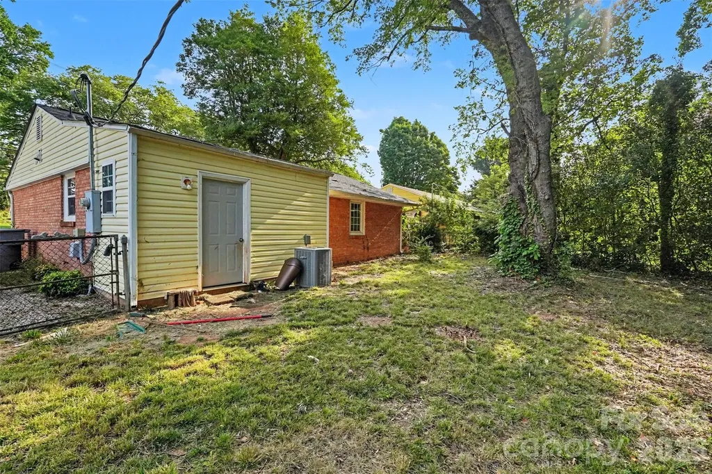 2515 Lasalle Street Charlotte NC 28216