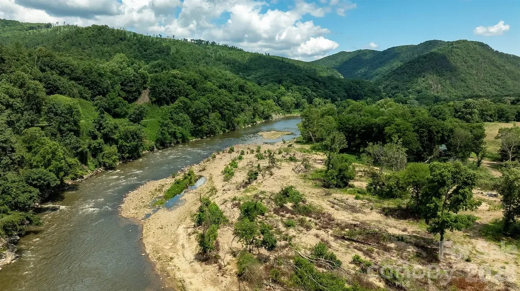 765 River Road Hot Springs NC 28743
