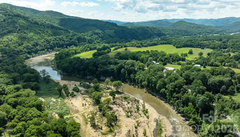 821 River Road Hot Springs NC 28743