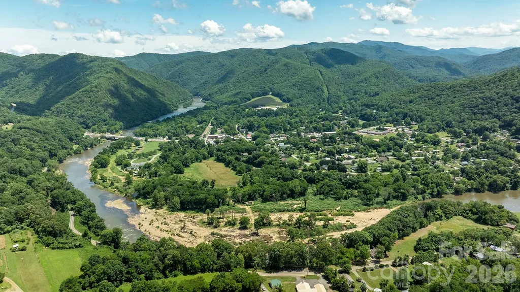821 River Road Hot Springs NC 28743