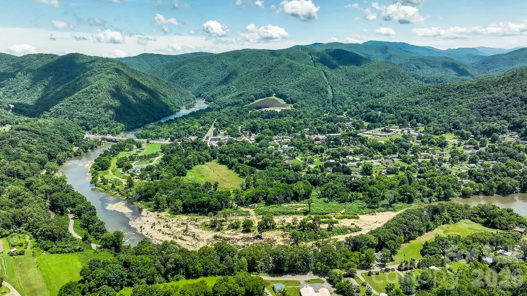 821 River Road Hot Springs NC 28743