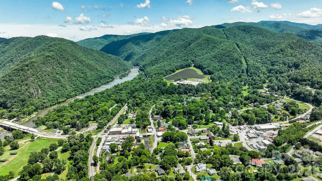 821 River Road Hot Springs NC 28743
