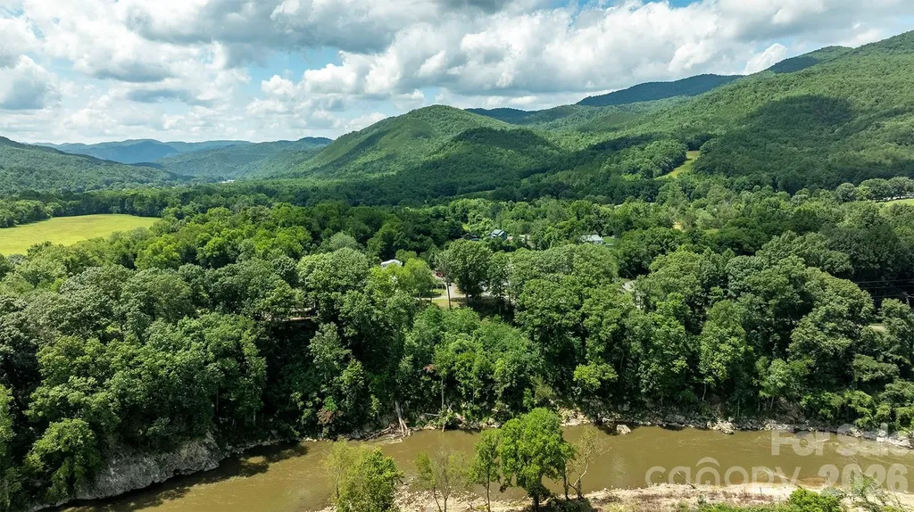 821 River Road Hot Springs NC 28743