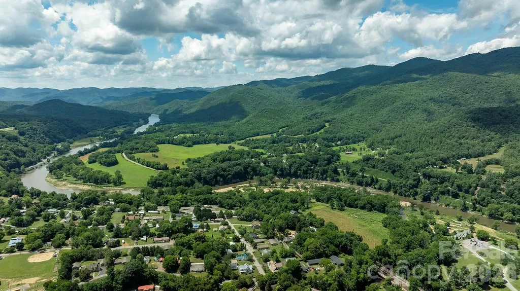 821 River Road Hot Springs NC 28743