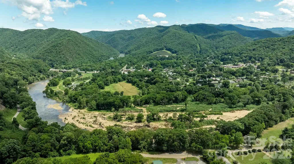 821 River Road Hot Springs NC 28743