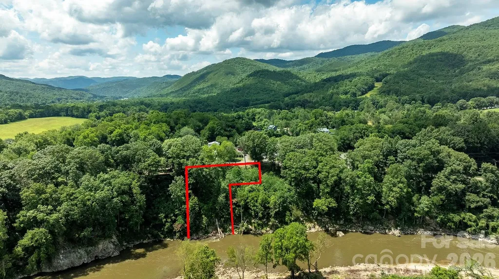 821 River Road Hot Springs NC 28743