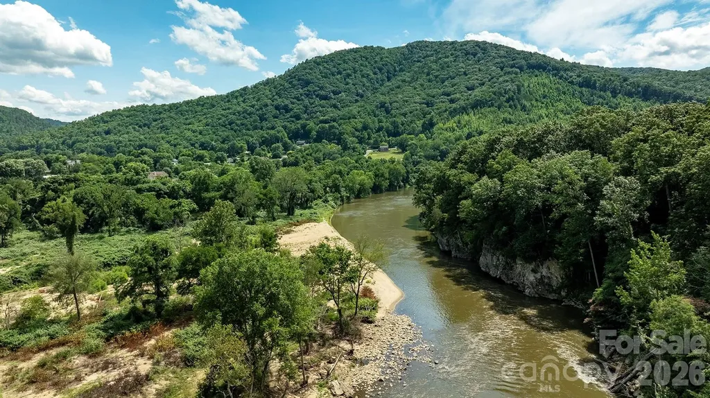 821 River Road Hot Springs NC 28743