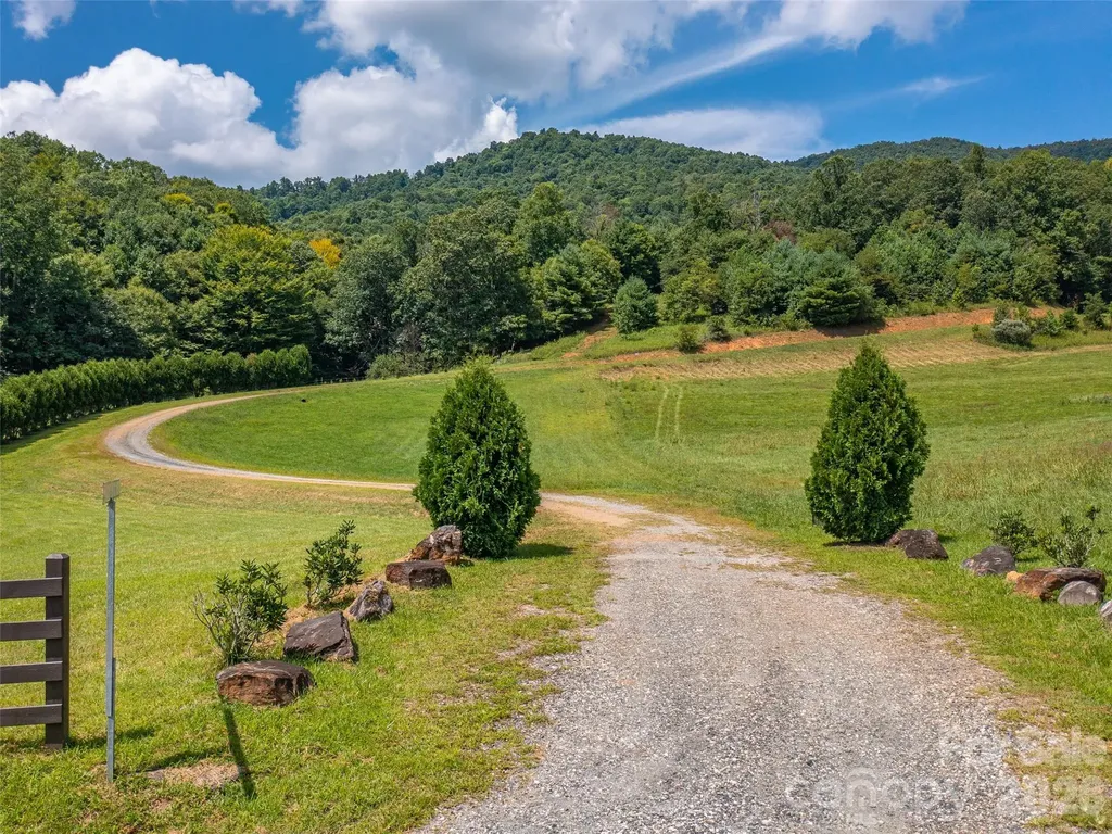 000 Locust Rough Mountain Road Burnsville NC 28714