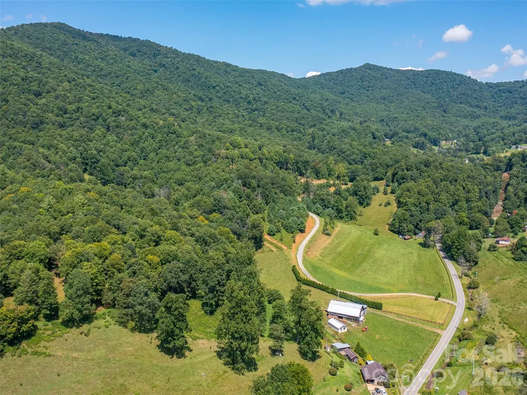 000 Locust Rough Mountain Road Burnsville NC 28714