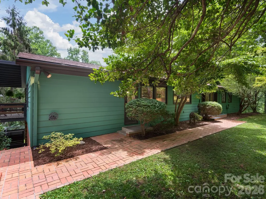 65 Cliff Drive Laurel Park NC 28739