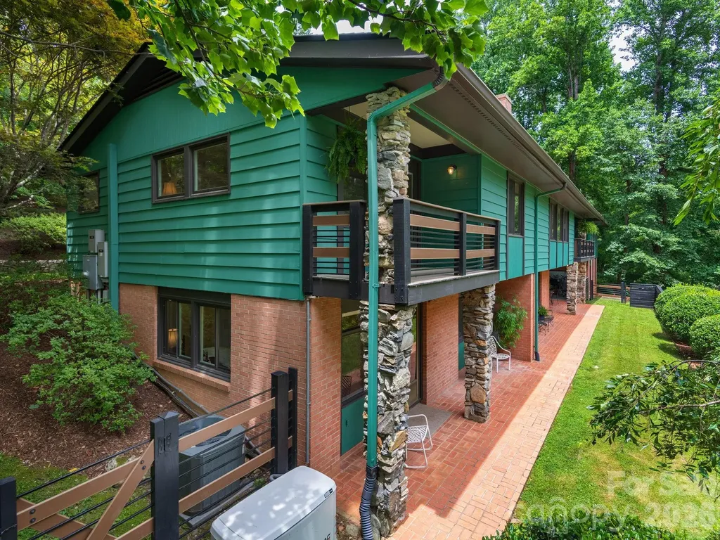 65 Cliff Drive Laurel Park NC 28739