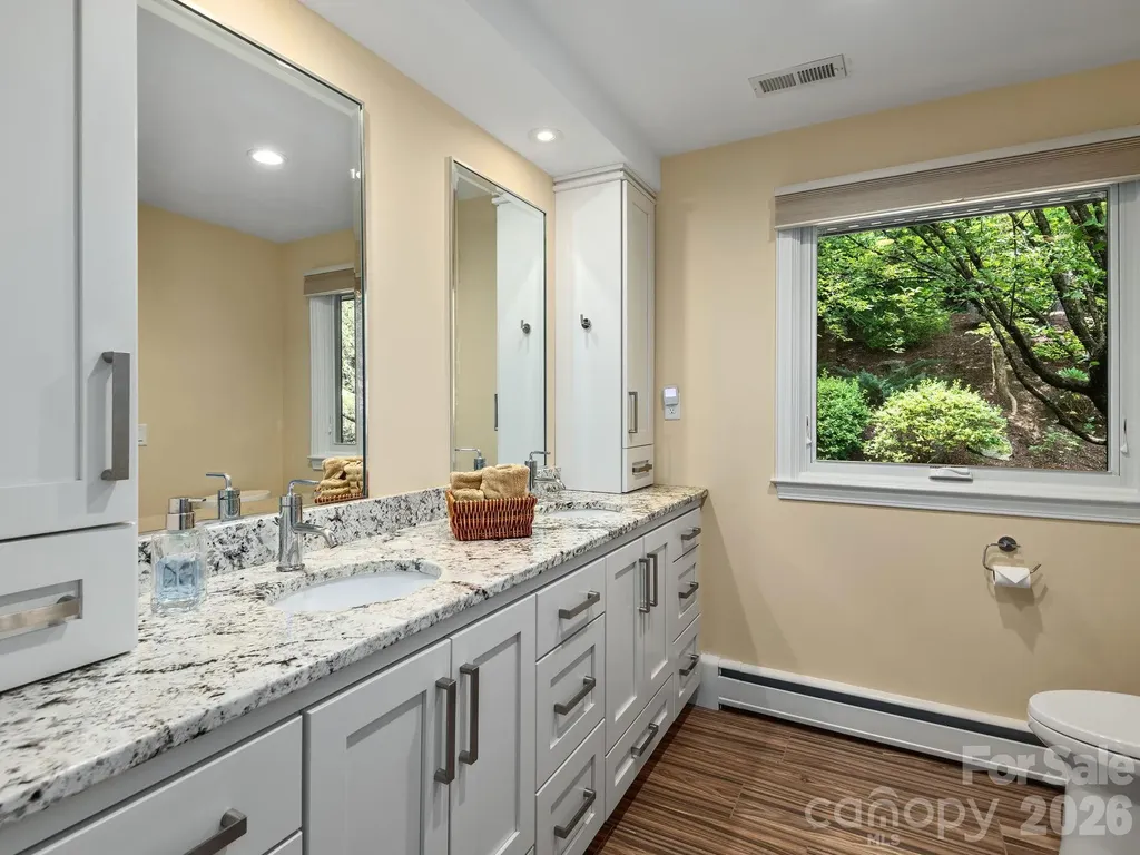 65 Cliff Drive Laurel Park NC 28739