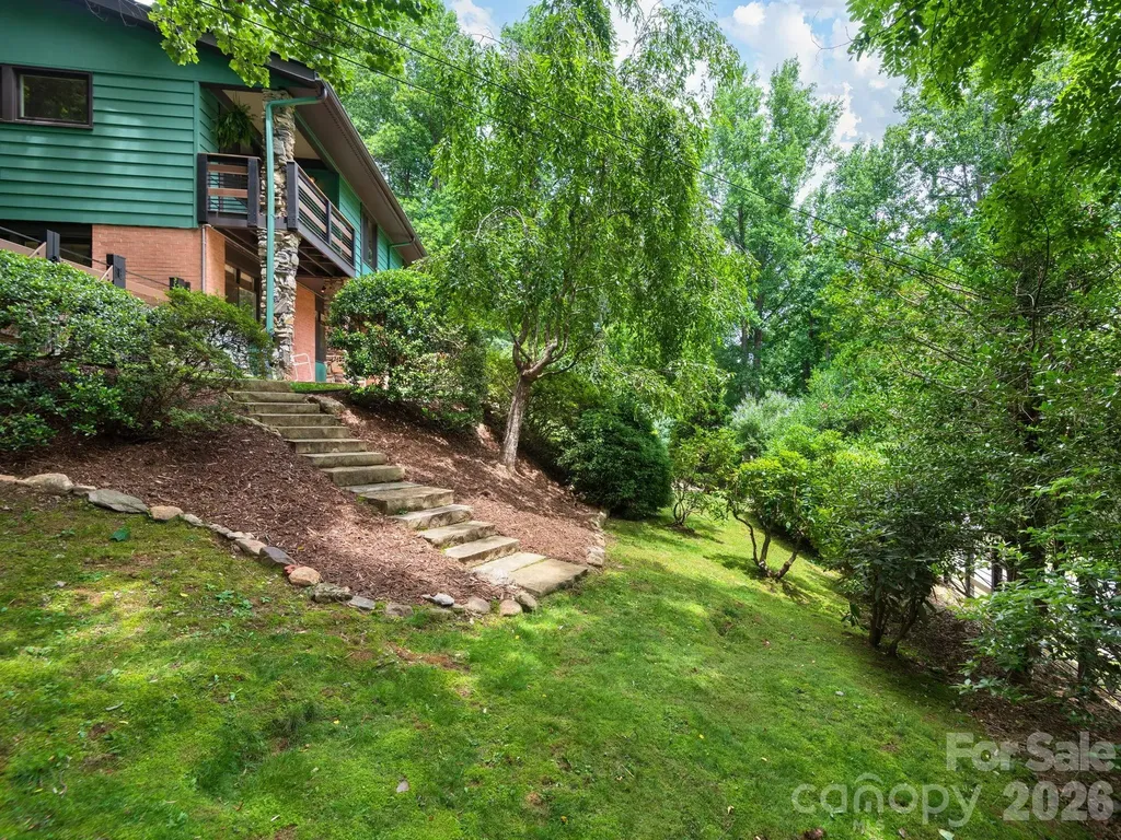 65 Cliff Drive Laurel Park NC 28739