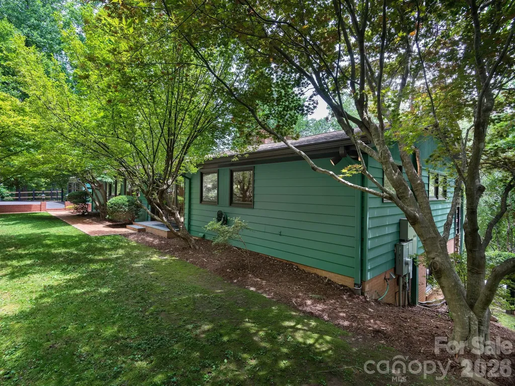 65 Cliff Drive Laurel Park NC 28739