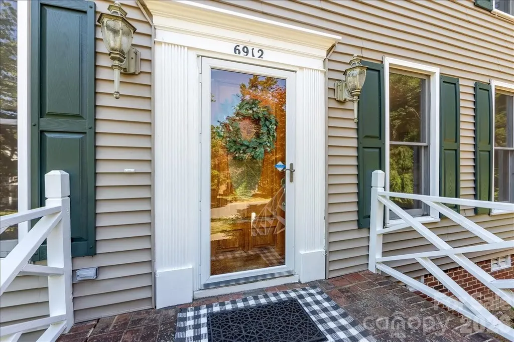 6912 Foxglove Drive Charlotte NC 28226