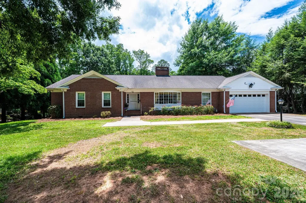 1807 5th Street NW Hickory NC 28601