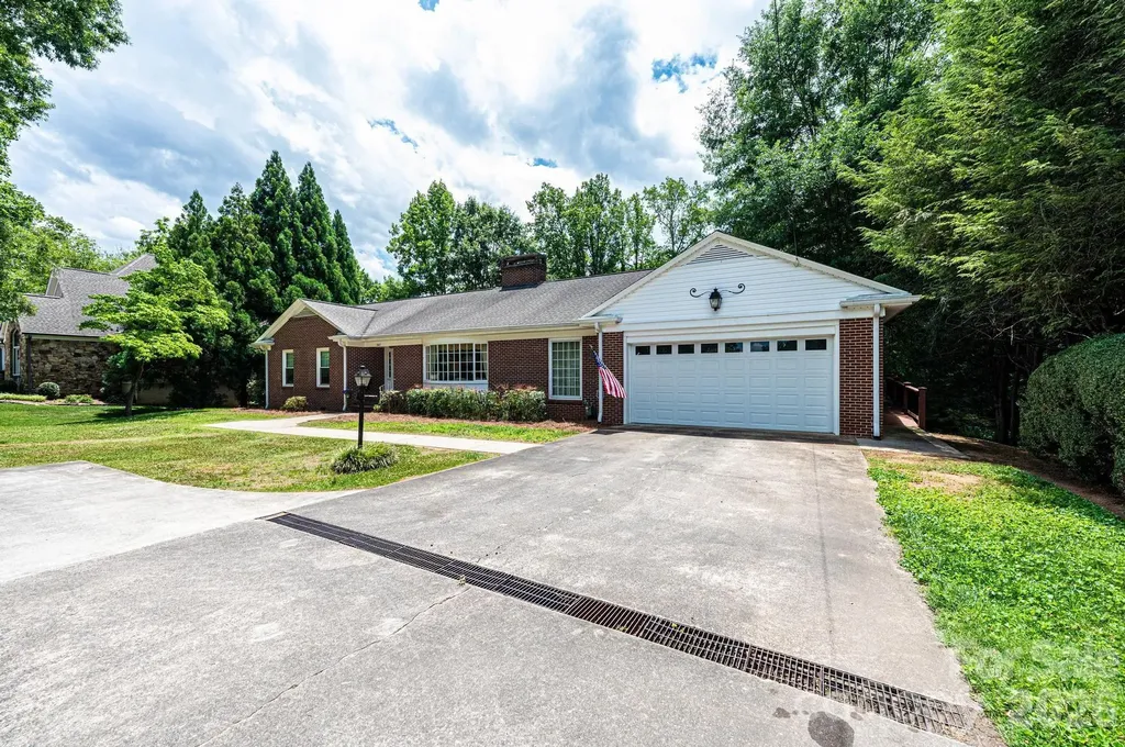 1807 5th Street NW Hickory NC 28601