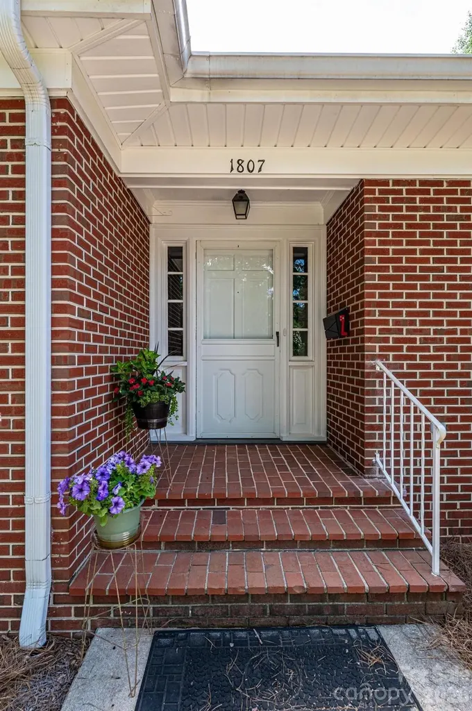 1807 5th Street NW Hickory NC 28601