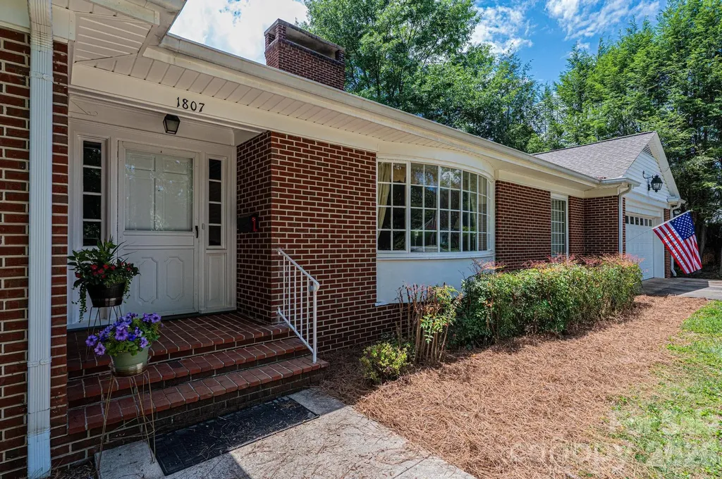 1807 5th Street NW Hickory NC 28601