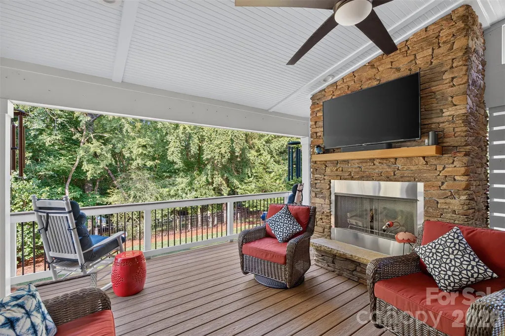 1231 Manicott Drive Matthews NC 28105