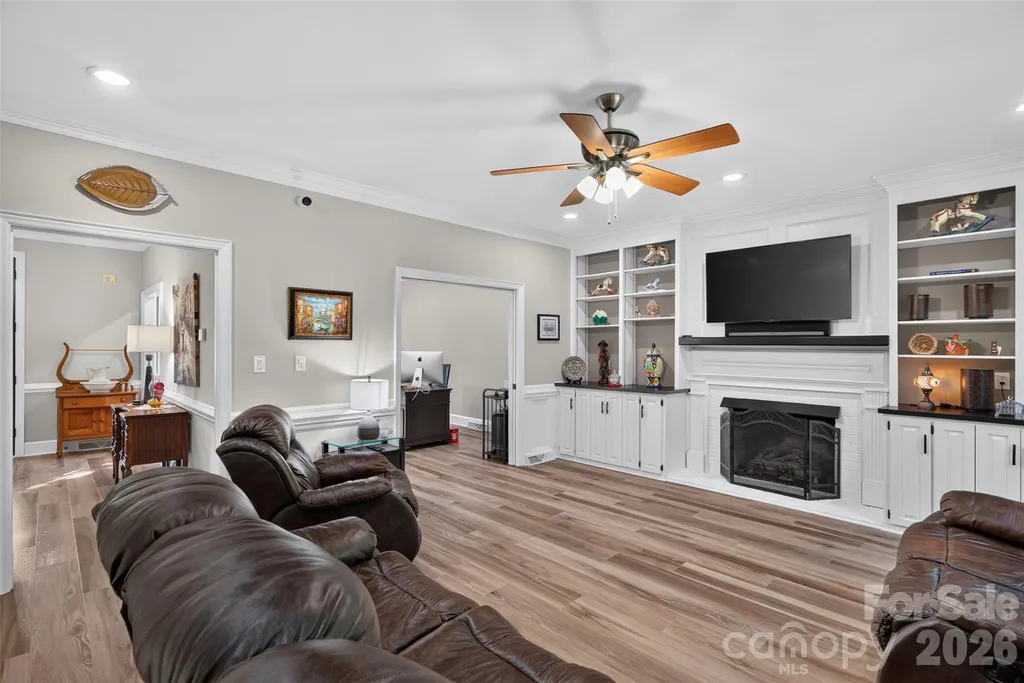 1231 Manicott Drive Matthews NC 28105