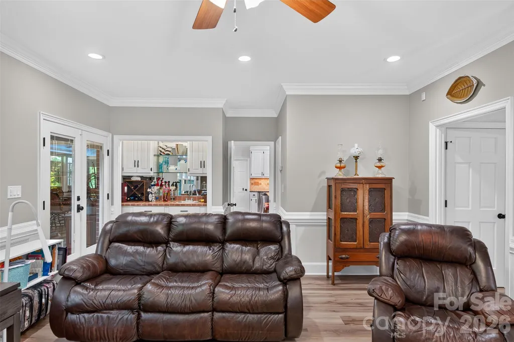1231 Manicott Drive Matthews NC 28105