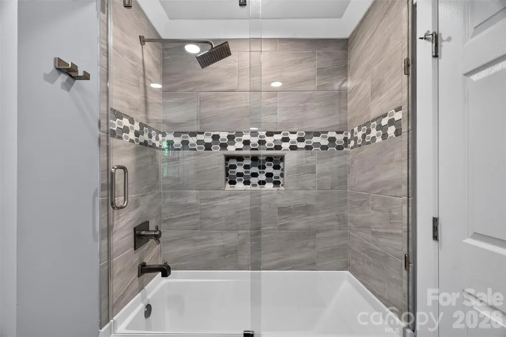 1231 Manicott Drive Matthews NC 28105
