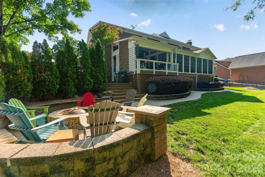 1231 Manicott Drive Matthews NC 28105