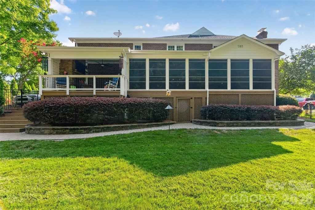 1231 Manicott Drive Matthews NC 28105