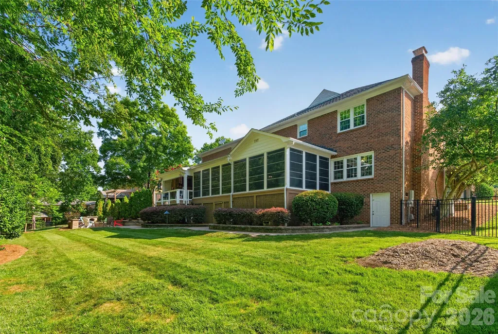 1231 Manicott Drive Matthews NC 28105