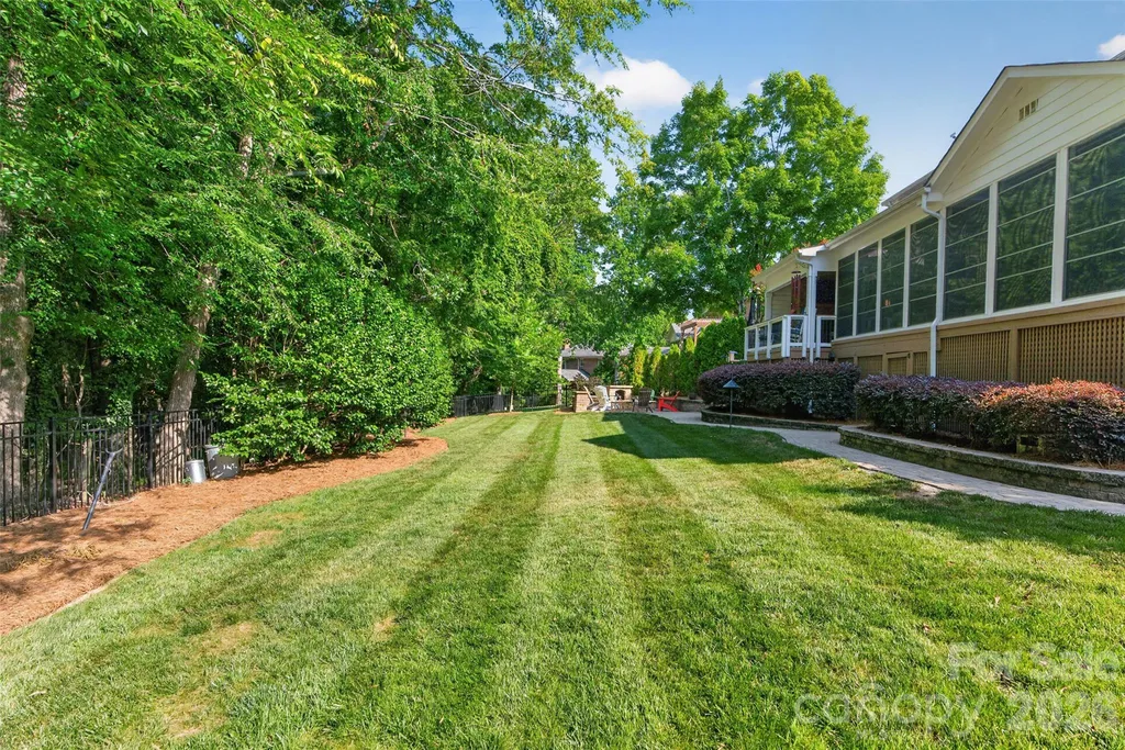1231 Manicott Drive Matthews NC 28105