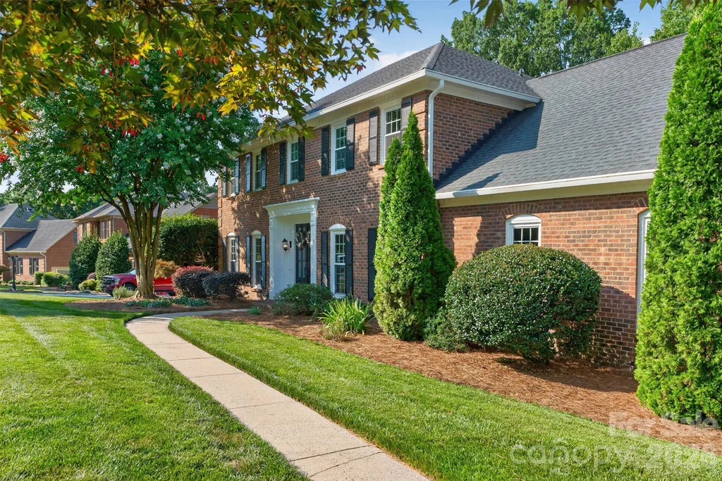 1231 Manicott Drive Matthews NC 28105