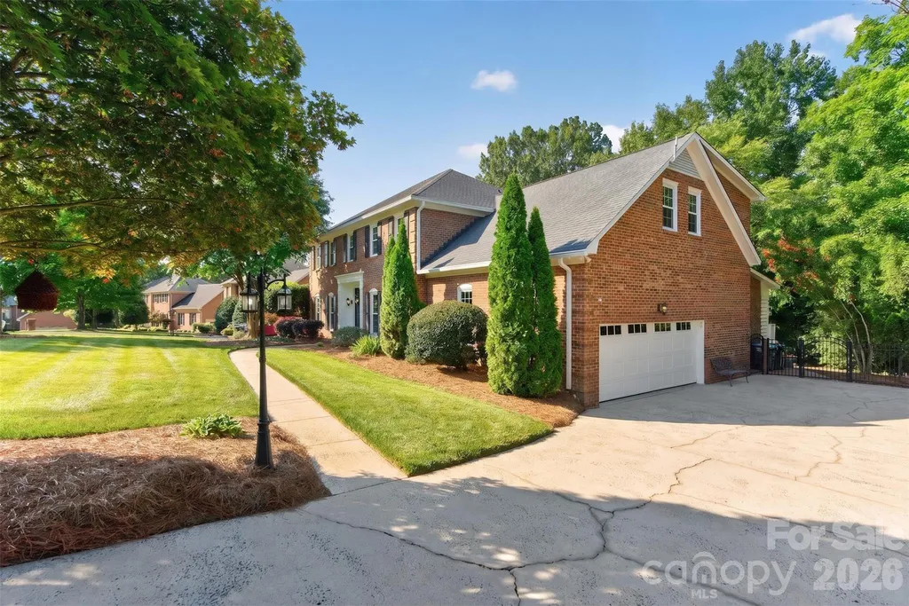 1231 Manicott Drive Matthews NC 28105