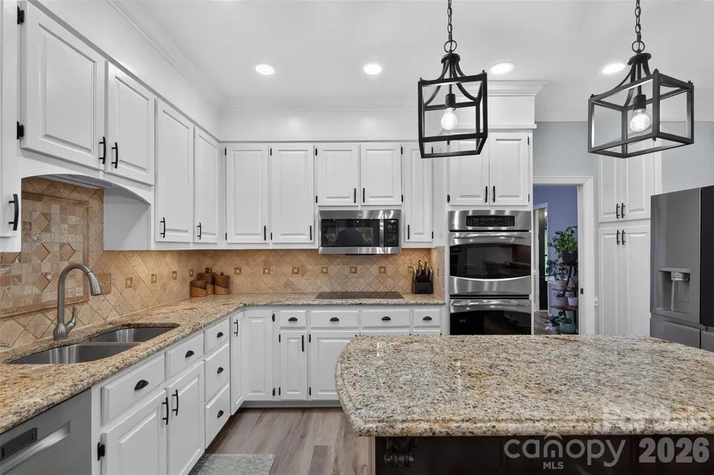 1231 Manicott Drive Matthews NC 28105