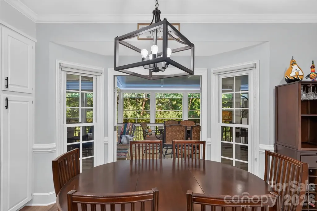 1231 Manicott Drive Matthews NC 28105