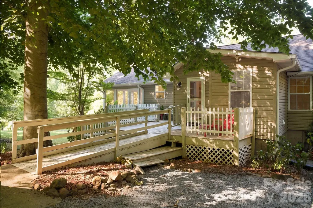 135 Brookhaven Lane Advance NC 27006