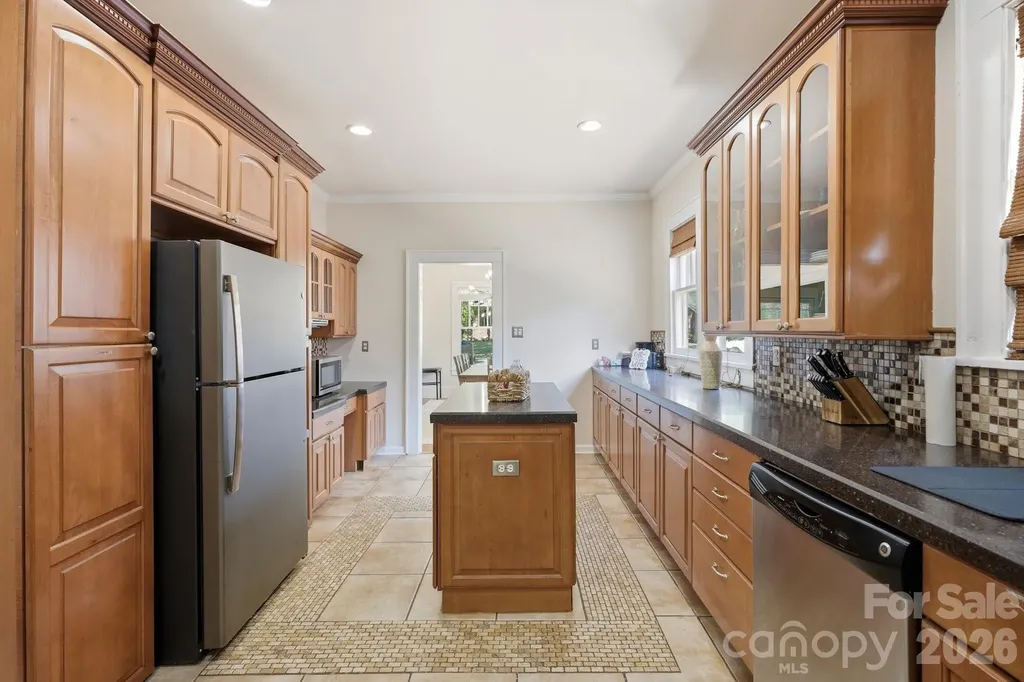 209 Grandin Road Charlotte NC 28208