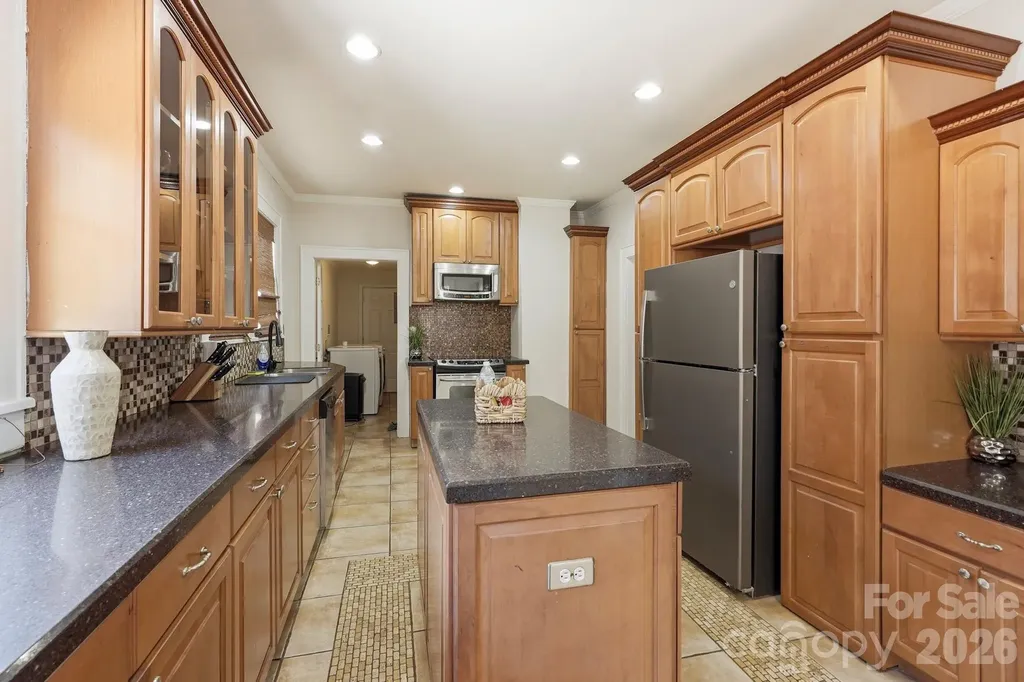 209 Grandin Road Charlotte NC 28208