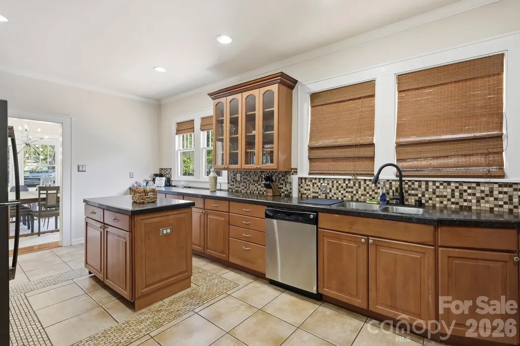 209 Grandin Road Charlotte NC 28208