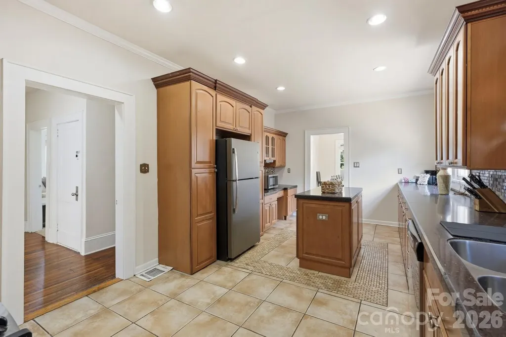 209 Grandin Road Charlotte NC 28208
