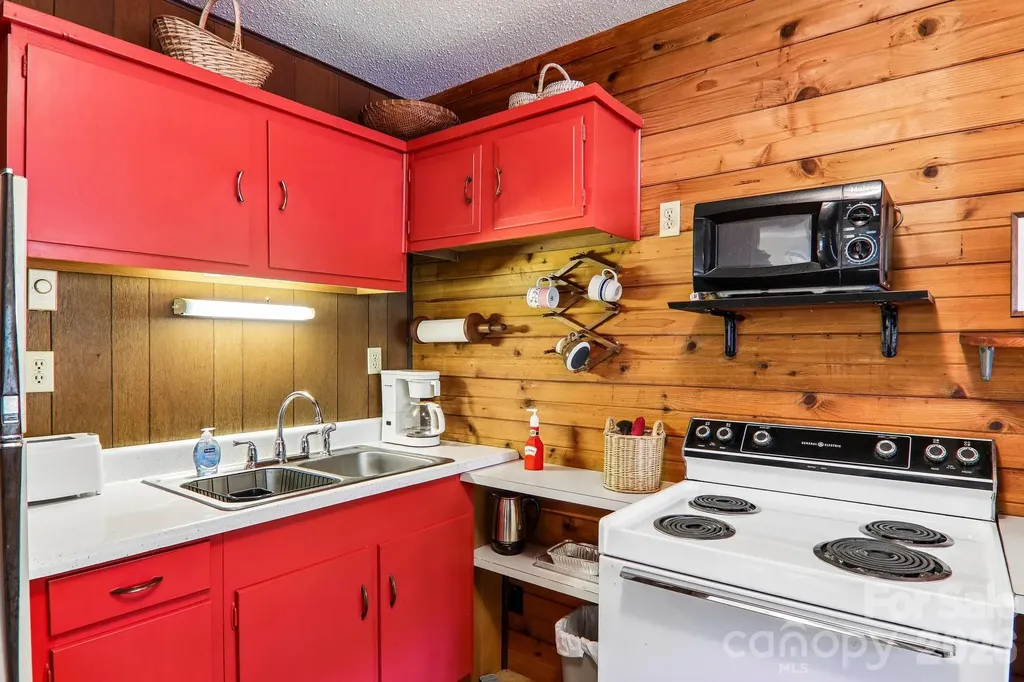 28 Mull Cove Road Maggie Valley NC 28751