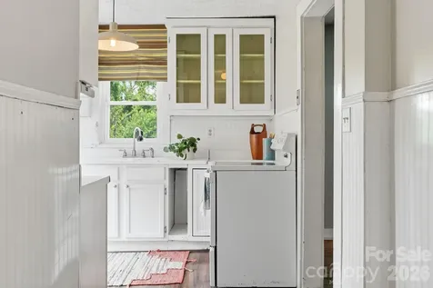 21 Clemmons Street Asheville NC 28801