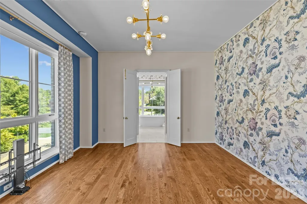 1172 Queens Road Charlotte NC 28207