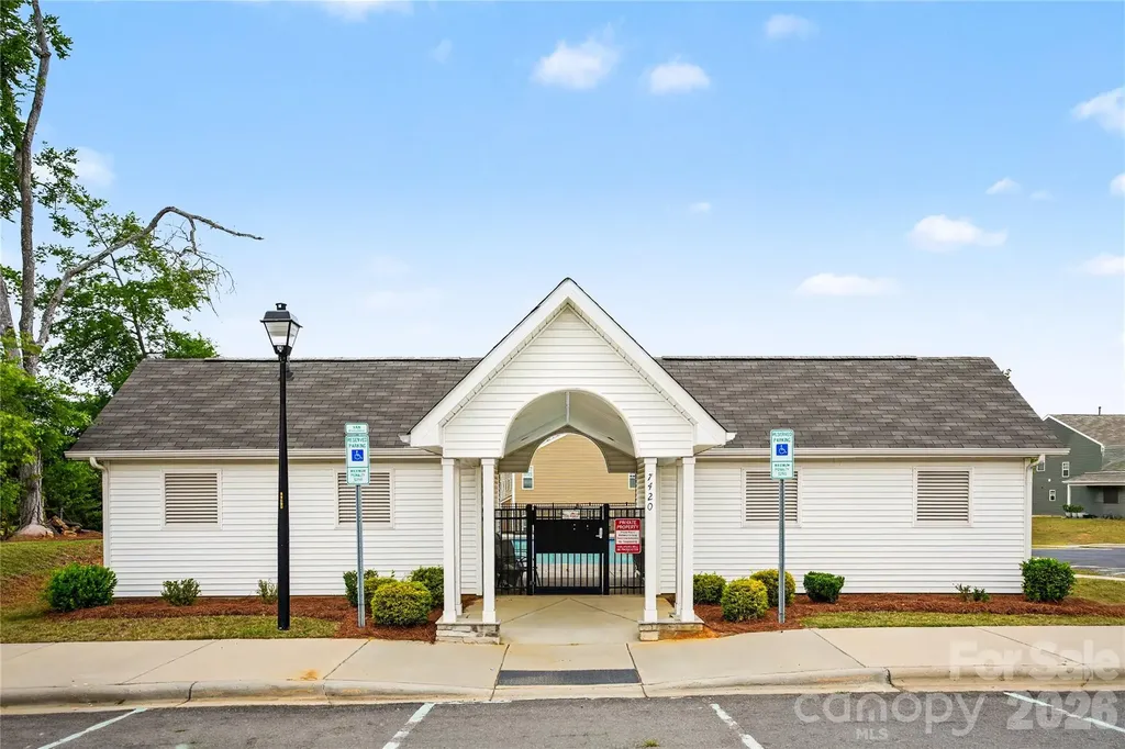 7447 Jane Parks Way Charlotte NC 28217