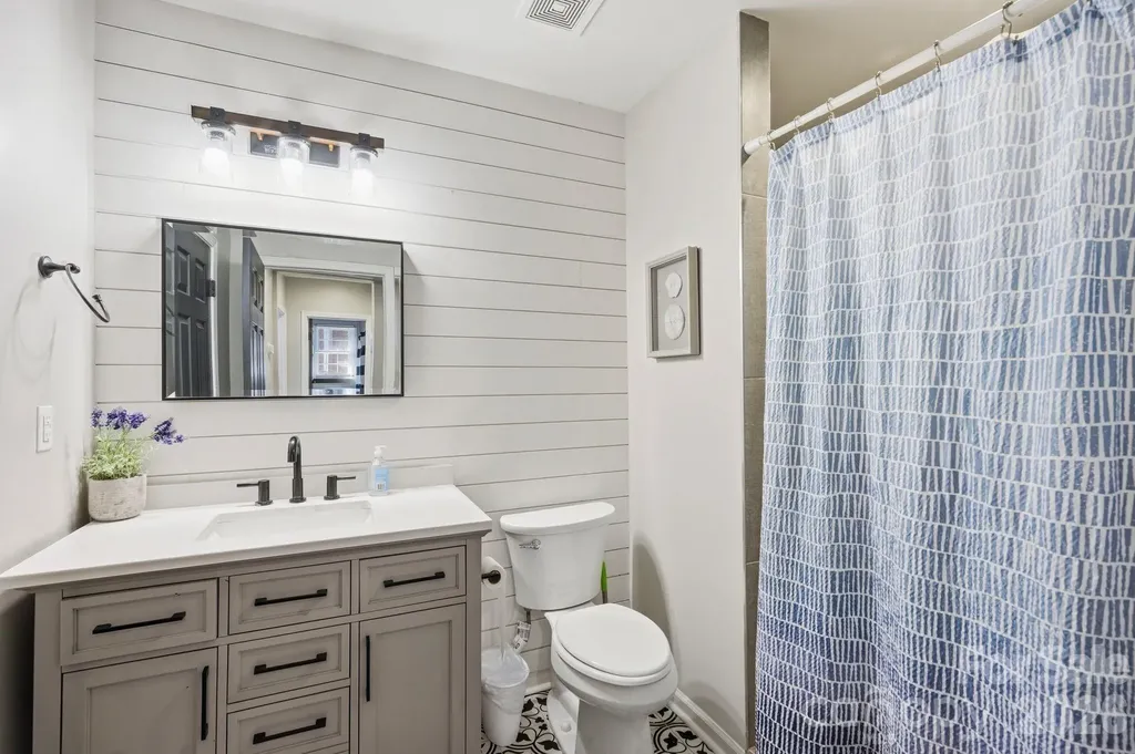205 Grandin Road Charlotte NC 28208