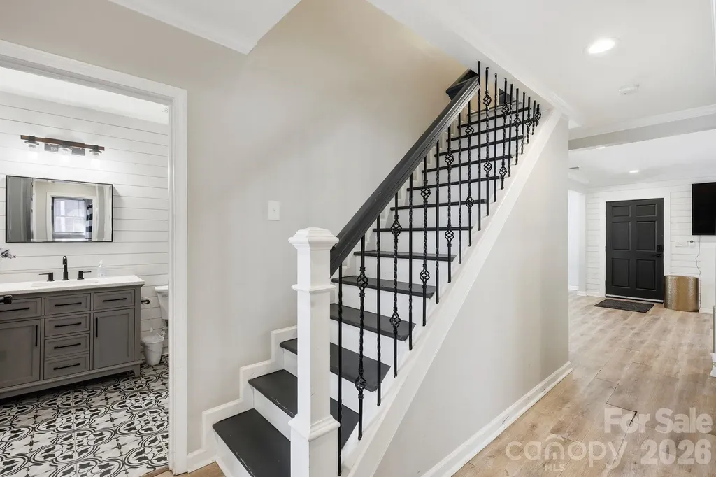 205 Grandin Road Charlotte NC 28208