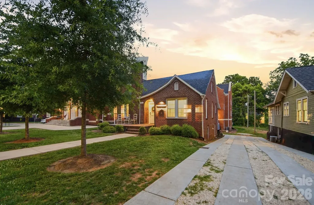 205 Grandin Road Charlotte NC 28208