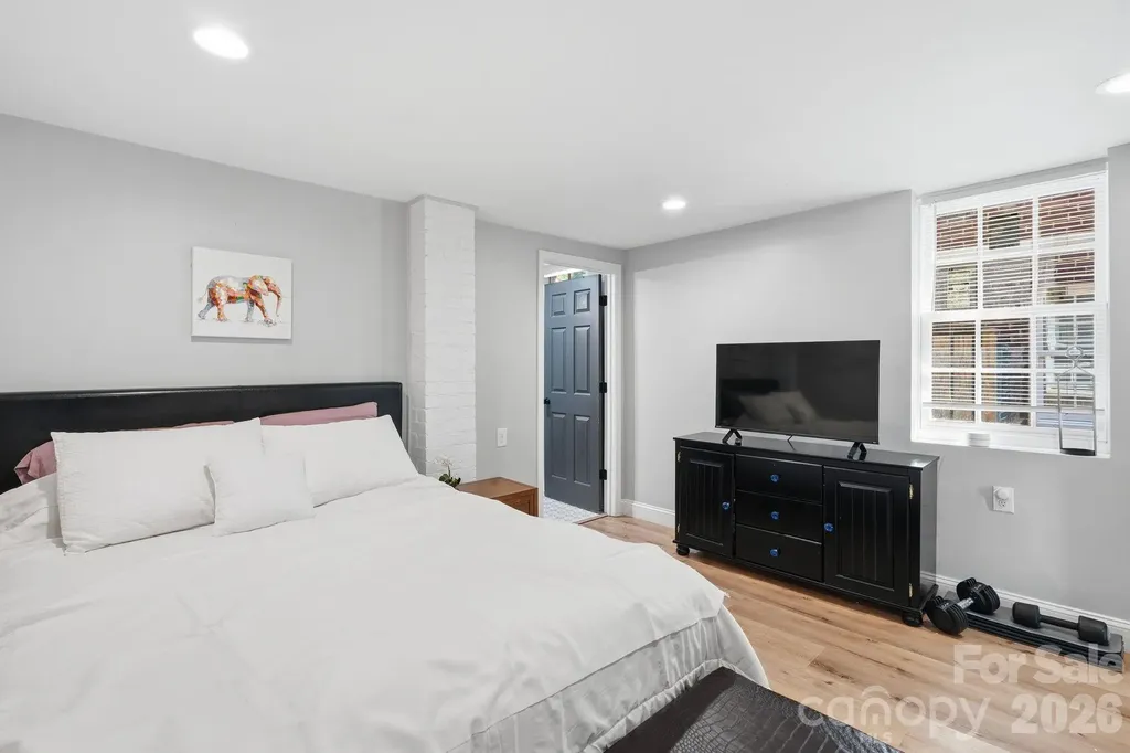 205 Grandin Road Charlotte NC 28208