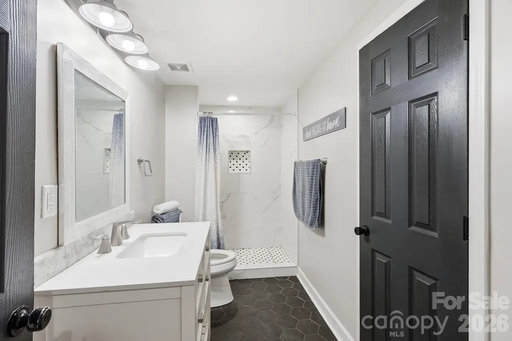 205 Grandin Road Charlotte NC 28208