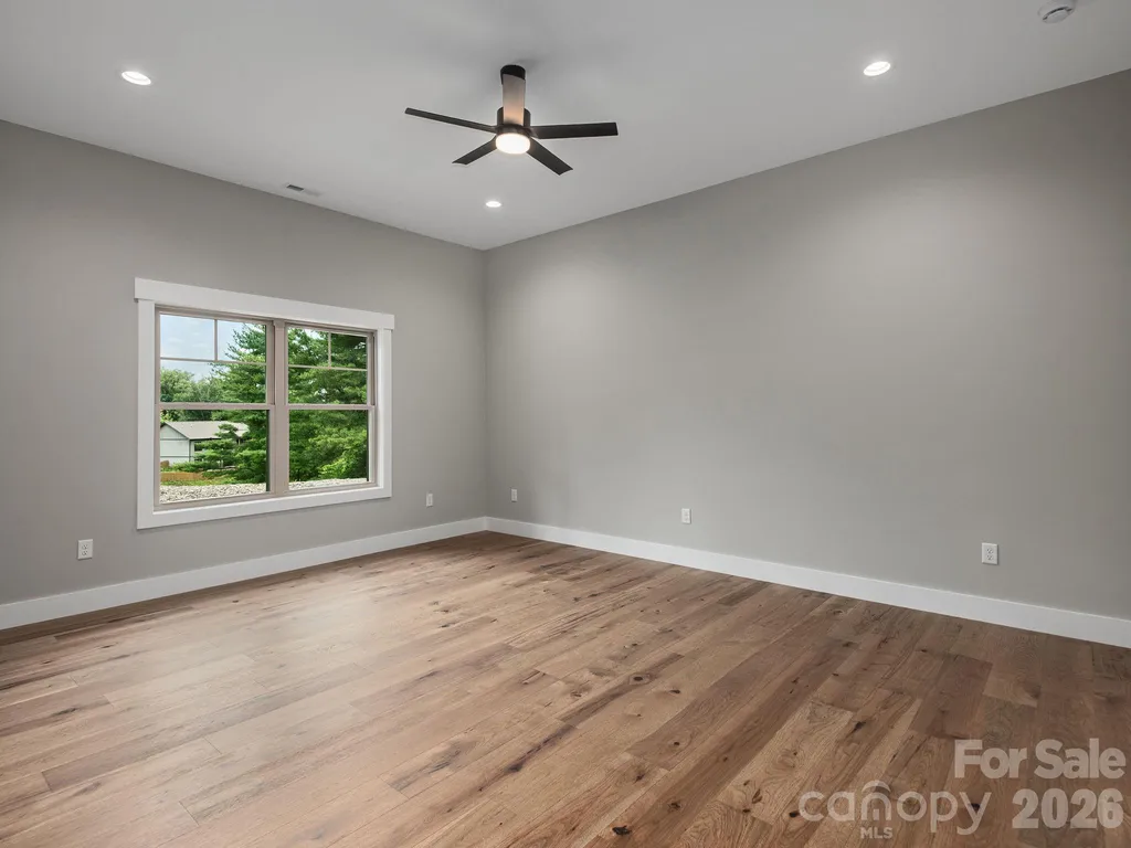105 Sheila Wynne Drive Hendersonville NC 28732
